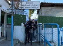 Taksicinin sırtına makas saplayan zanlı tutuklandı
