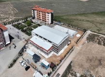Selçuklu Belediyesi’nden eğitime kapalı spor salonu ve suni çim saha desteği
