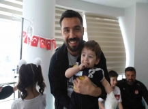 Bülent Uygun ve futbolculardan çocuklara anlamlı ziyaret
