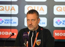 Hari Vukas: 