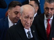 Bahçeli'nin yüzündeki morlukların nedeni belli oldu