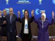 Rozet takıldı... Burcu Köksal AK Parti'de!